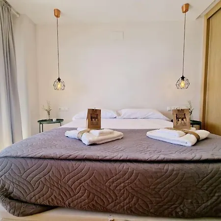 Beachfront Dream: Prime Location With Sea Views * Фуэнхирола