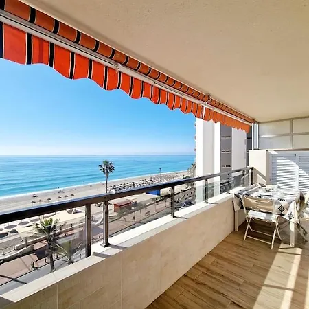 Beachfront Dream: Prime Location With Sea Views Фуэнхирола