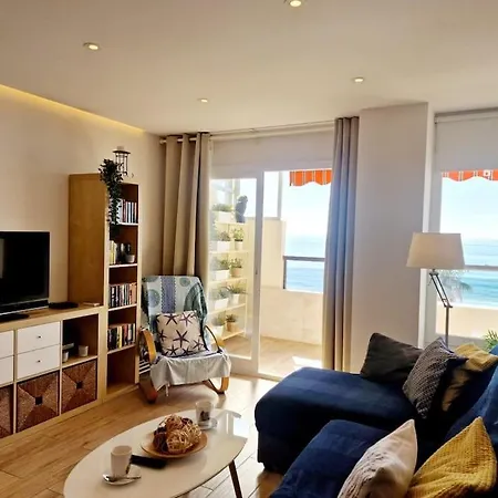 Beachfront Dream: Prime Location With Sea Views フエンヒロラ