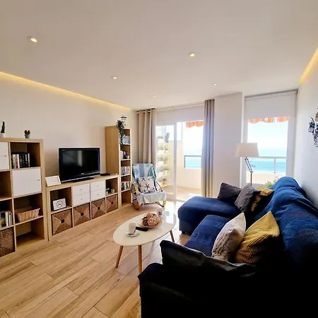 Lejlighed Beachfront Dream: Prime Location With Sea Views
