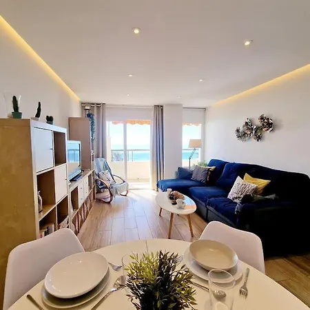 Beachfront Dream: Prime Location With Sea Views アパート *
