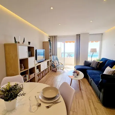 Beachfront Dream: Prime Location With Sea Views * フエンヒロラ