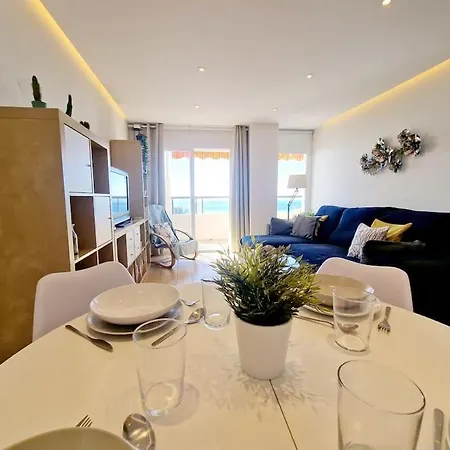 Beachfront Dream: Prime Location With Sea Views Lejlighed *