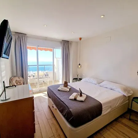 Beachfront Dream: Prime Location With Sea Views アパート フエンヒロラ