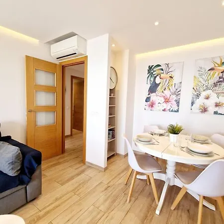 Beachfront Dream: Prime Location With Sea Views アパート *