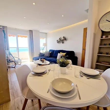 Beachfront Dream: Prime Location With Sea Views アパート フエンヒロラ