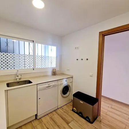 Beachfront Dream: Prime Location With Sea Views フエンヒロラ
